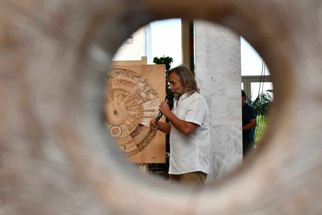 Portfolio dřevěné sochy a reliéfy - Galerie VIVA 